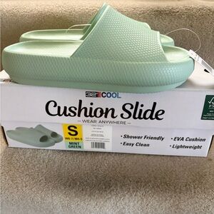 NWT/NIB 32° COOL Cushion Slide Sandals - Mint Green